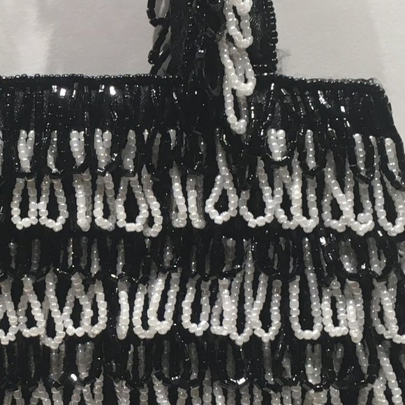 BLACK AND WHITE BEADED FLAPPER STYLE BAG - Picture 11 of 15